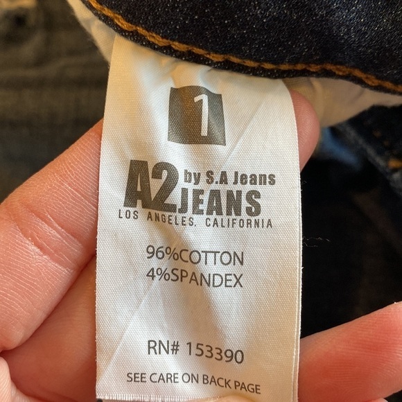 A2 Jeans Skinny w/ Distressing Size 1 Dark Blue in Excellent Condition - Picture 6 of 7